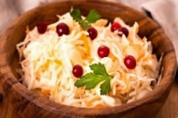 Капуста квашеная с брусникой