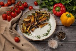 Картофель жареный с луком и грибами