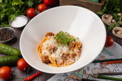 Мясные фрикадельки с макарошками и томатным соусом