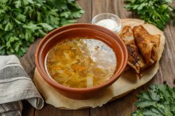 Щи суточные с мясом косули и гречневыми блинами