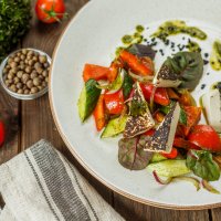 Овощной салат с жареной фетой