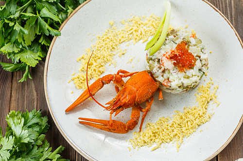 Оливье с раковыми шейками и красной икрой