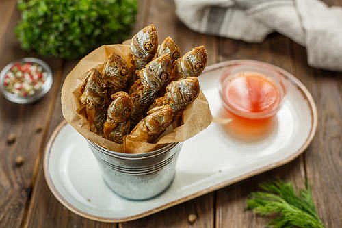 Ведро хрустящей черноморской барабульки